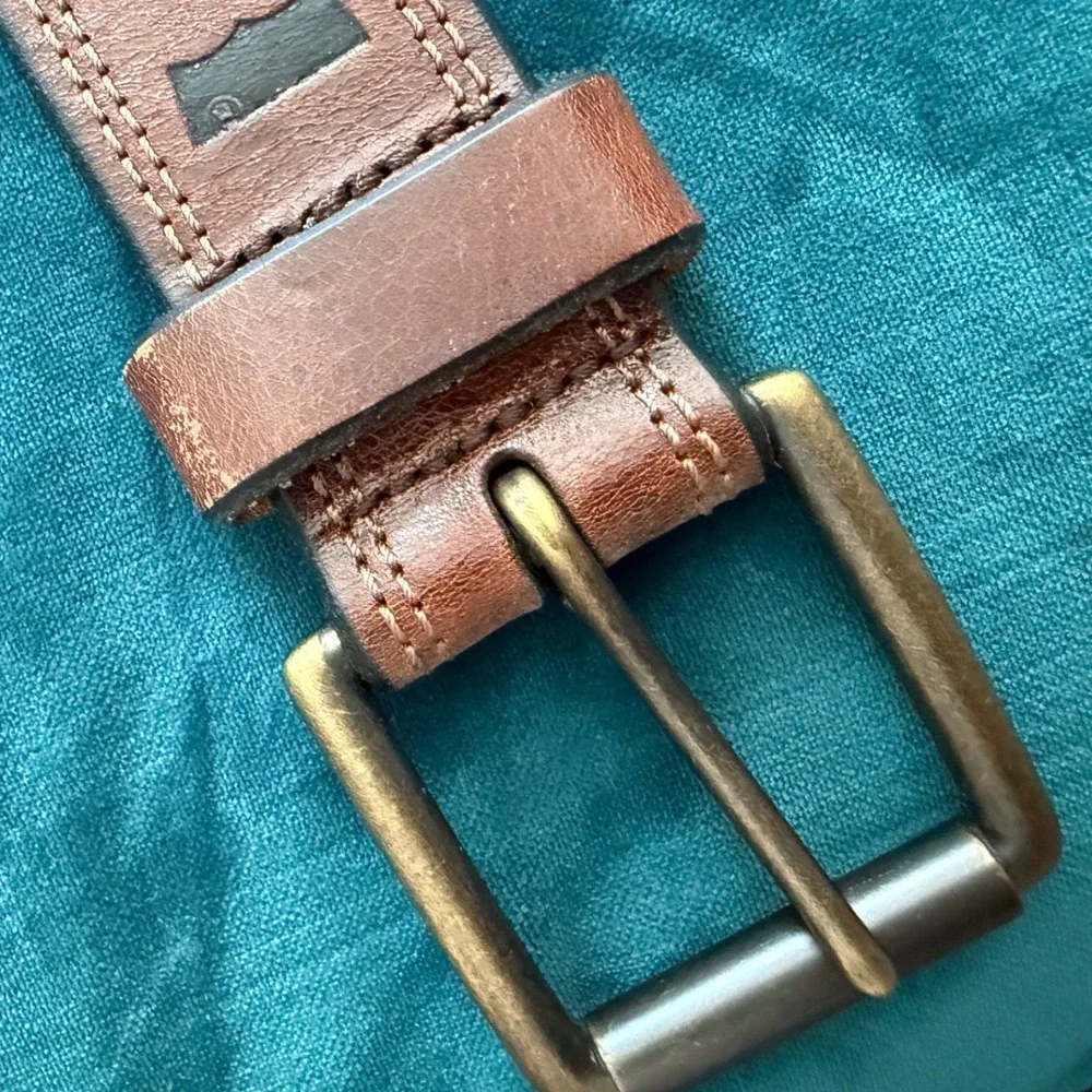 Levis Brown Leather Belt Mens 42 Brass Buckle Casual Jean Accessory‎ 11L V02G